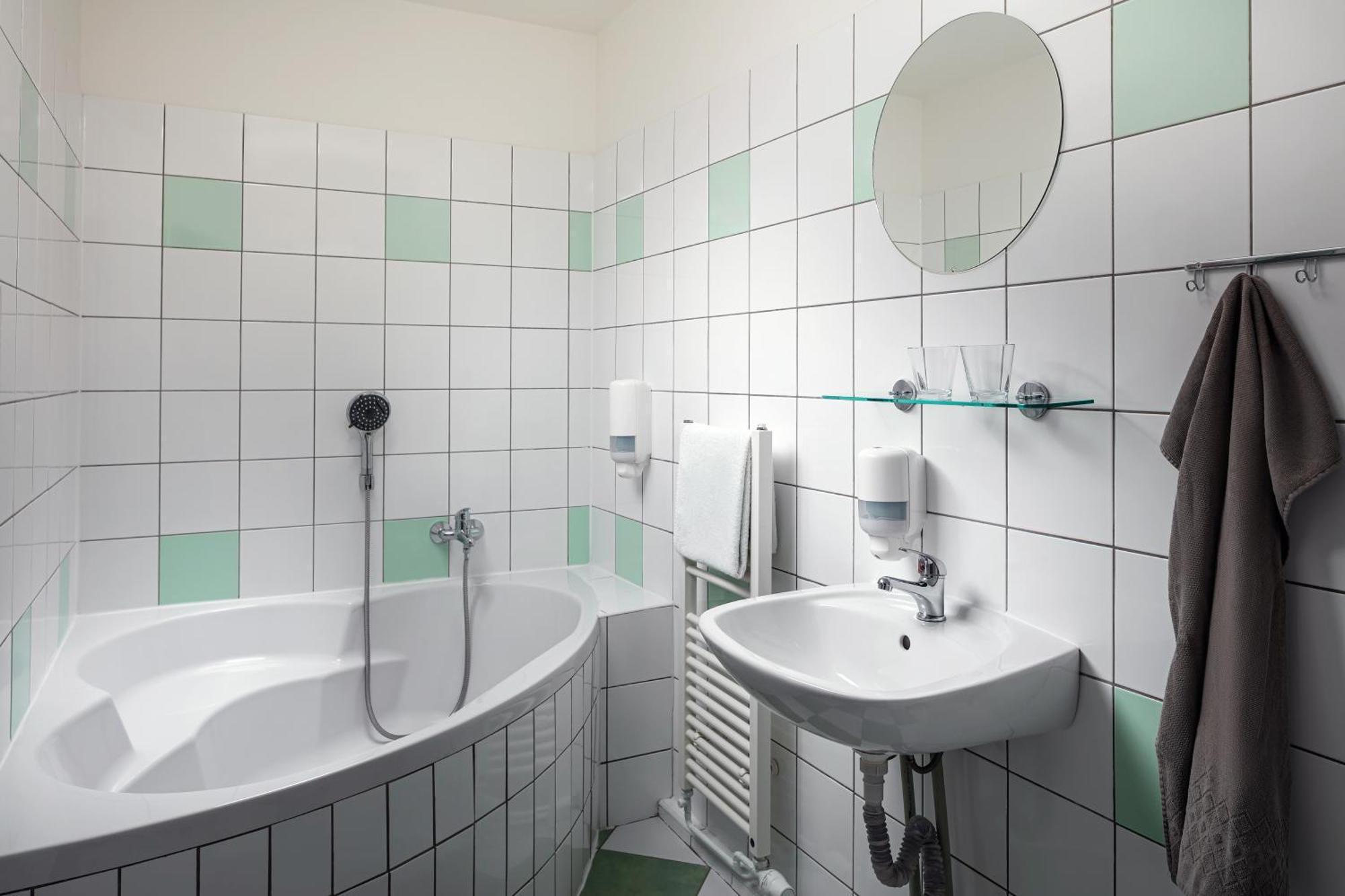 ברומוב Hotel Zamecek Janovicky מראה חיצוני תמונה